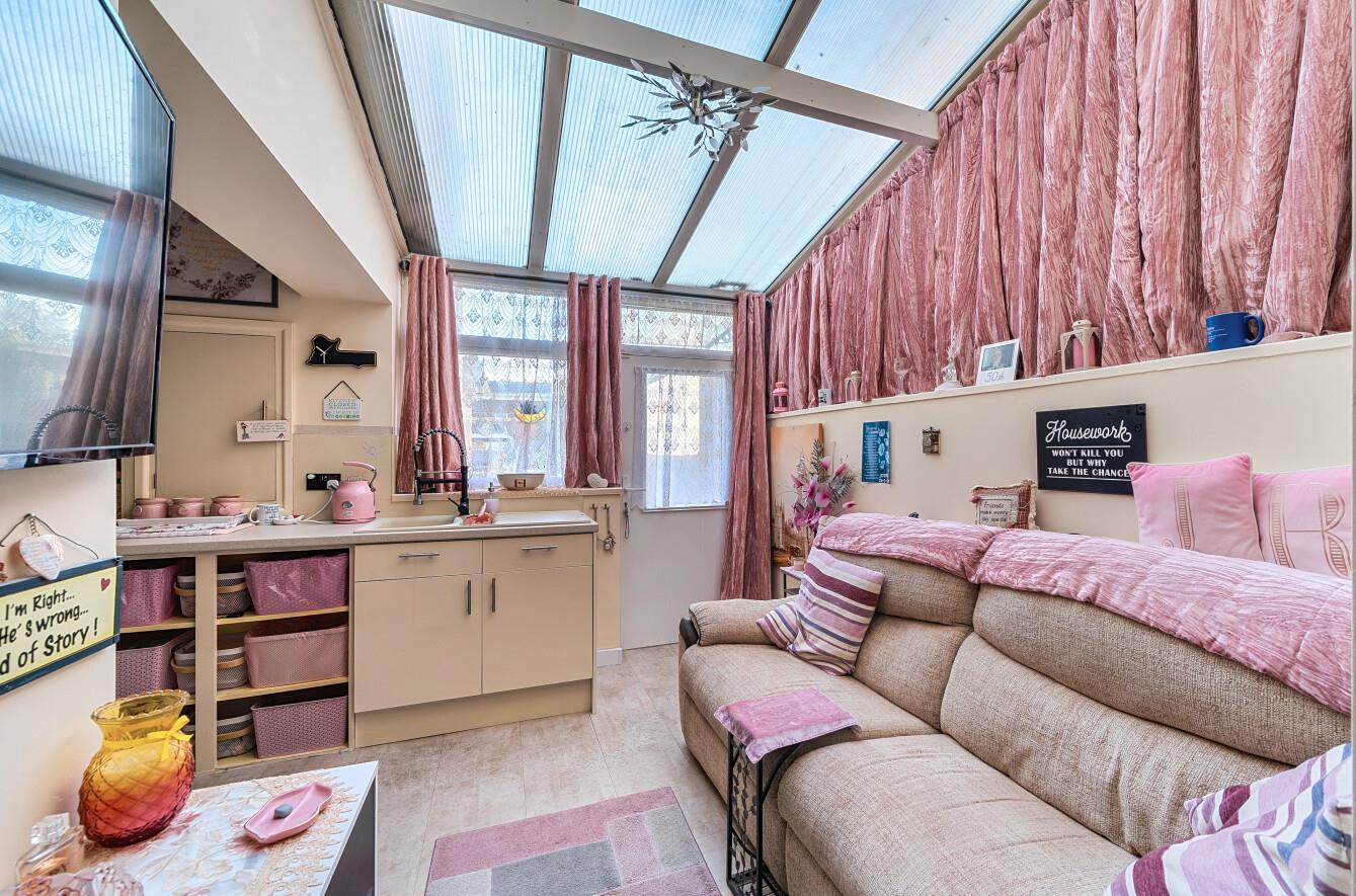 Vera Road, Clydach, Swansea, SA6 5QE